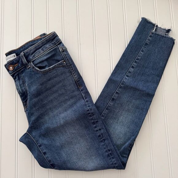 Zara Mid-Rise Step Hem Skinny Jeans - Size 6 - Picture 2 of 6